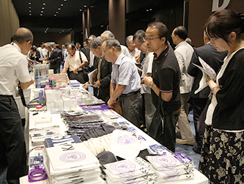 関大グッズ販売コーナー